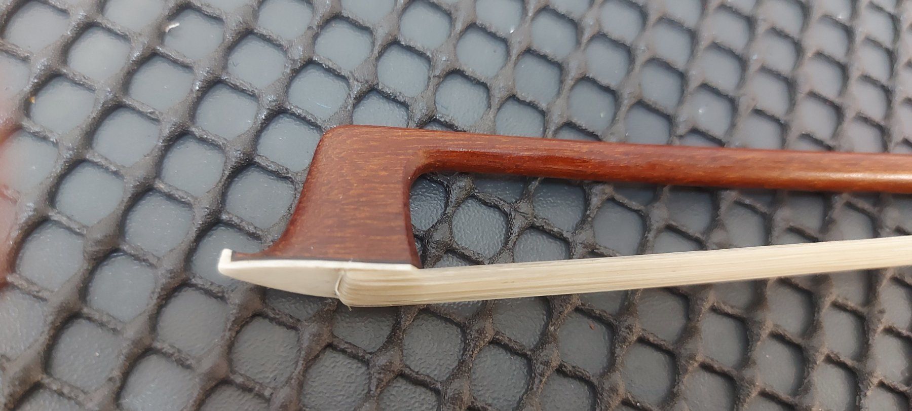 Strumenti musicali: 4/4 Geigenbogen E.WERNER fernambuco 73,5 cm , 55 gr. – Usato da Glattbrugg venduto da Swissmusik 6