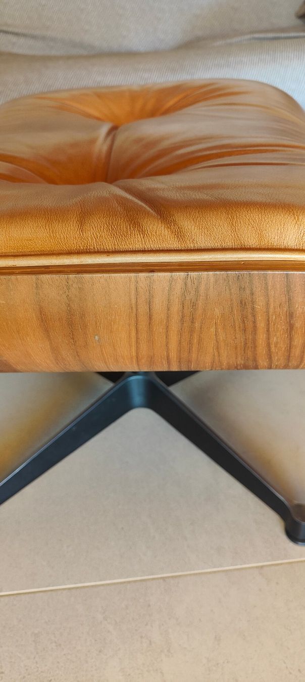 Eames Poltrone: Fauteuil et ottoman reproduction de Charles Eames – Usato da Le Vaud venduto da bon_g67m 2