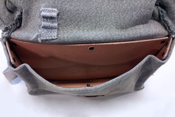 Uniformen & Effekten: Schweizer Armee Kartentasche aus Stoff – Gebraucht aus Stansstad von Antikmarkt6362 4