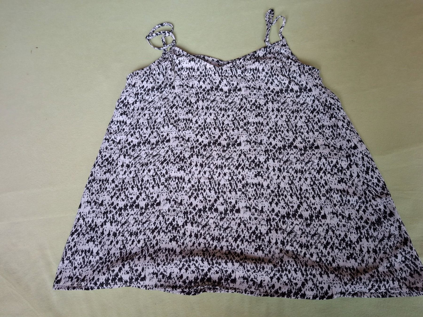 Zebra Tops: Haut fluide petit col en V taille S marque Zebra – Gebraucht aus Villiers von san_jn5w 5