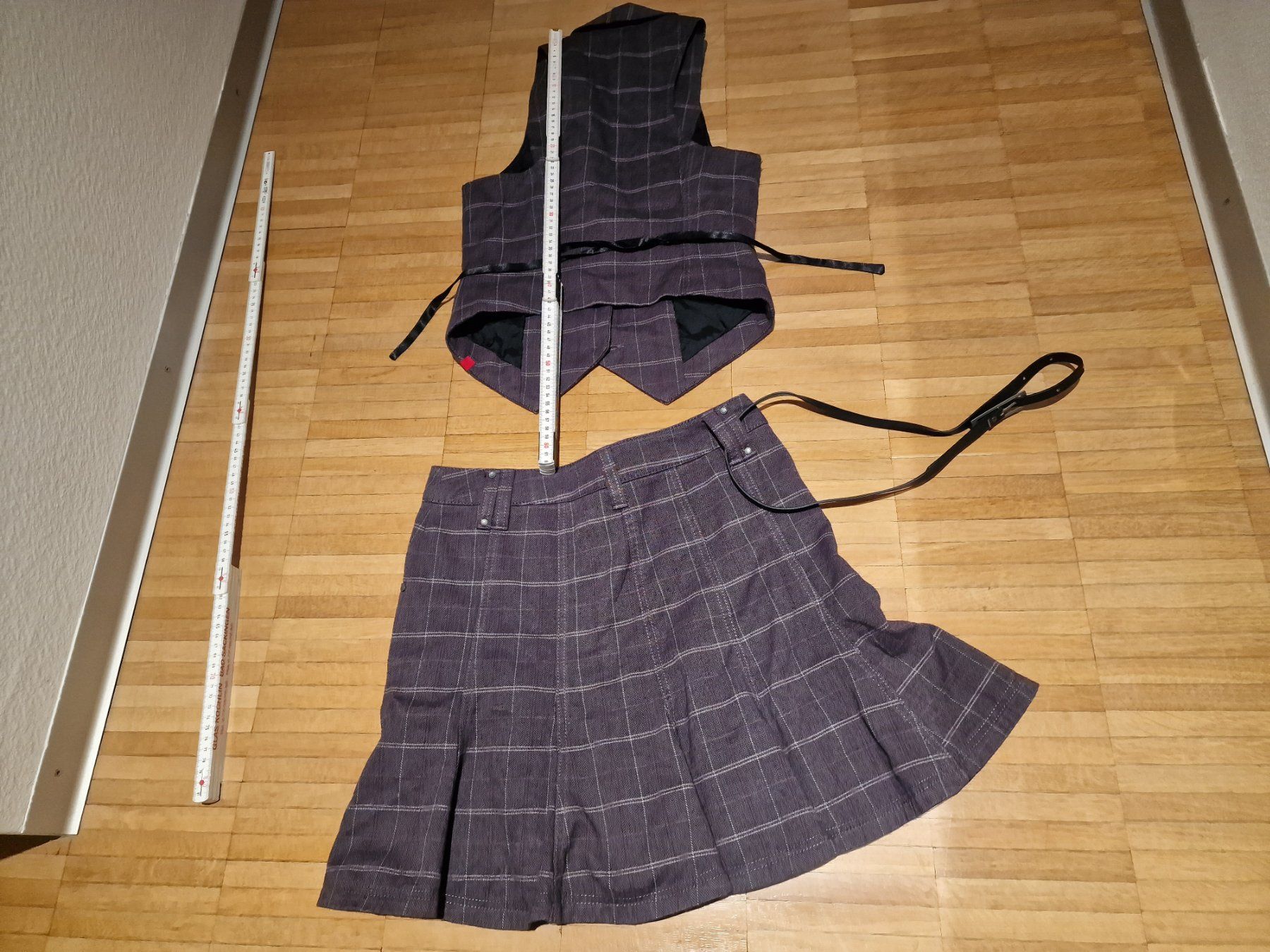 Esprit Gonne: Rock und Gilet – Usato da Laufenburg venduto da megane1959 3