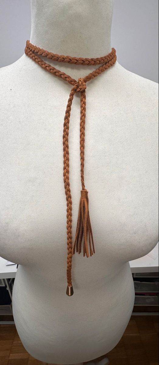 Catenine: Lederkette mit Quaste, Boho Style – Nuovo e nell'imballaggio originale da ZÜRICH venduto da kat_k6zp