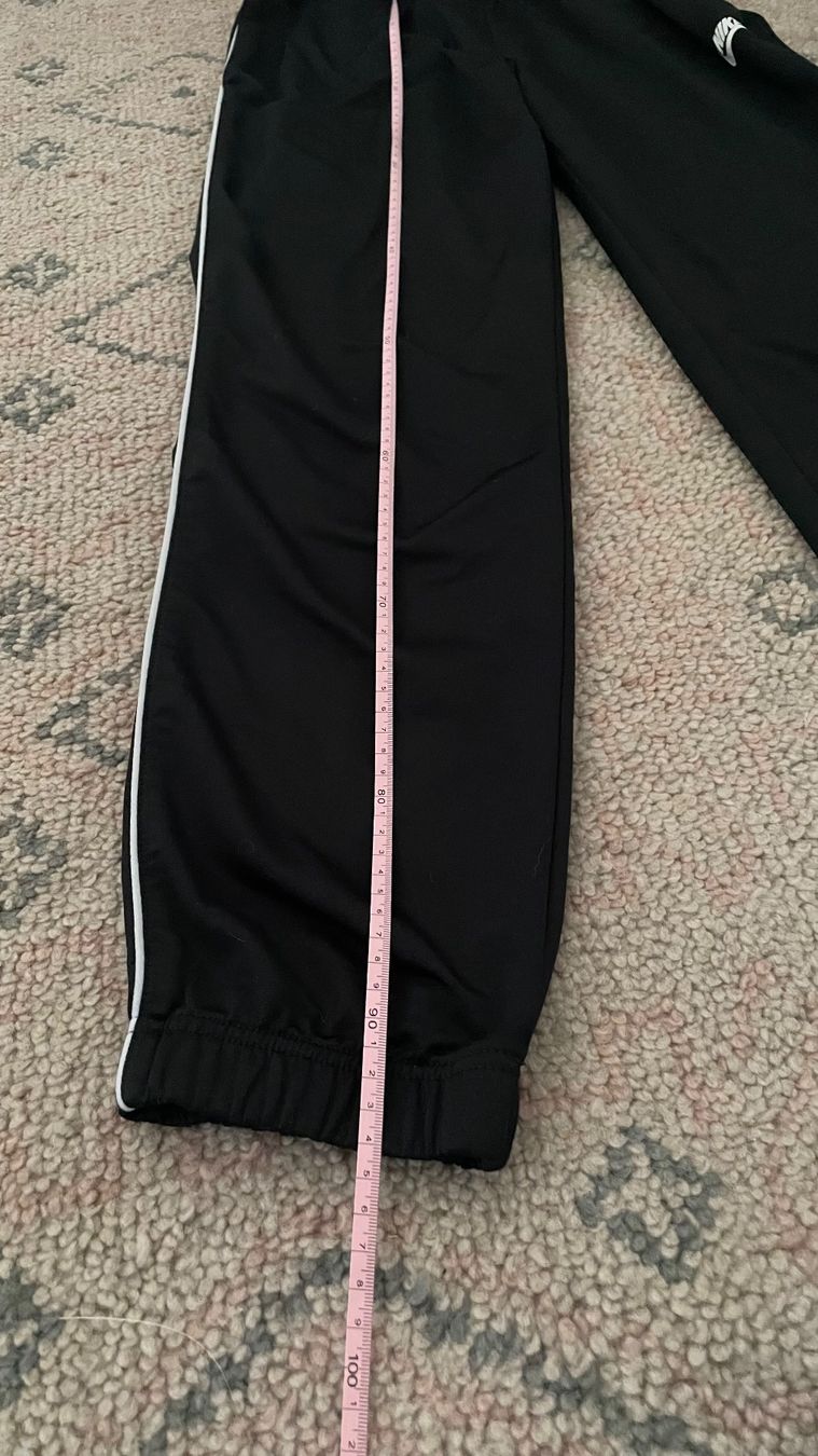 Nike Pantaloni: Nike Trainerhose Schwarz Grösse M – Usato da Oetwil am See venduto da ser_j95v 2