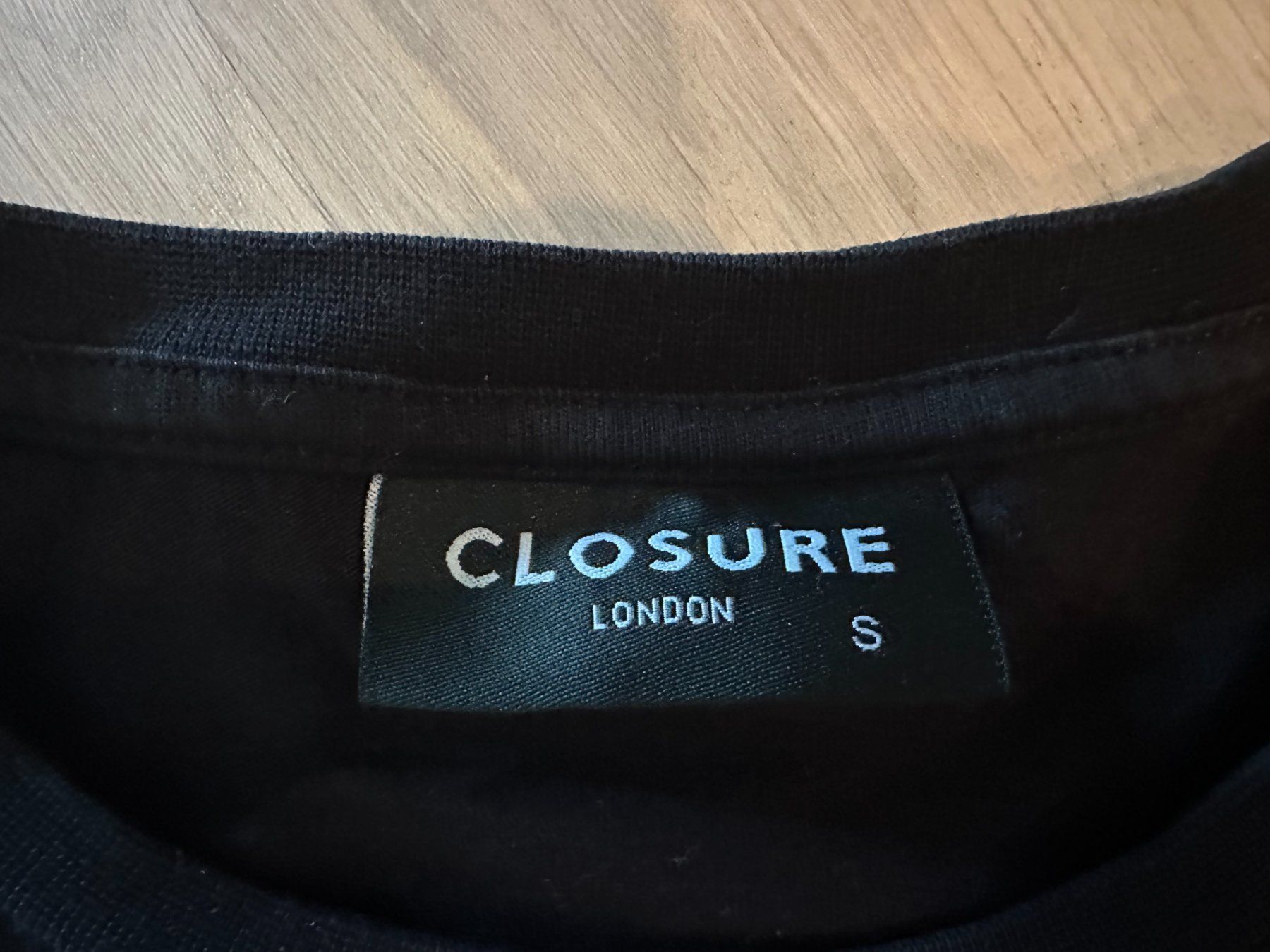 T-Shirts: Closure T-shirt - schwarz/rot/Tiger - S – Gebraucht aus Dübendorf von san_tt6m 1