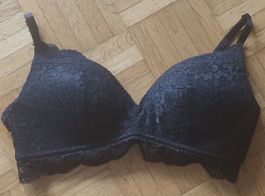 Schwarzer BH mit Spitze Grösse 75B