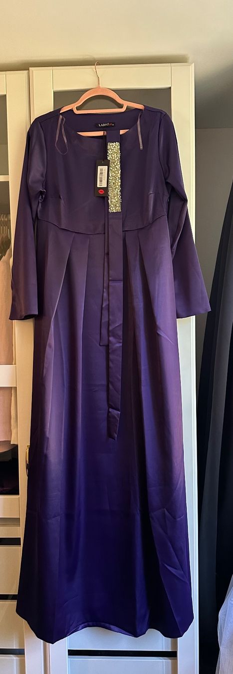 Kleider: Abendkleid Lilla Satin Neu – Neu und originalverpackt aus Zürich von Drago670