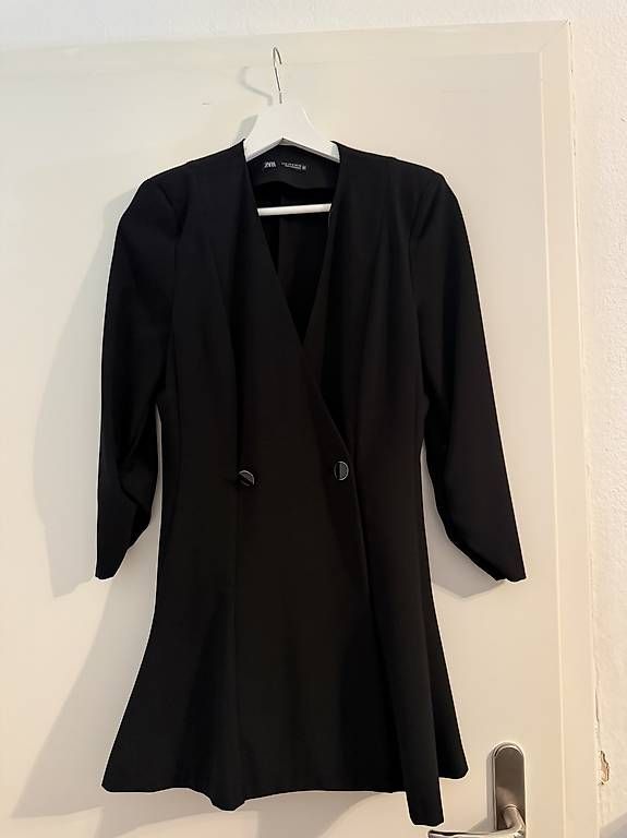Completi & Tailleur: Blazer Kleid Blacksuit Zara – Usato da Cham venduto da Dilan93