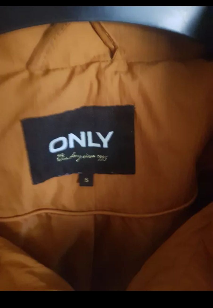 Only Giacche: Doudoune courte Only couleur rouille taille S . – Usato da Lausanne venduto da durranis 2