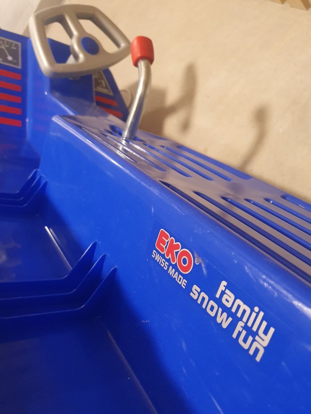 Eko Schlitteln: Bob EKO Snow Comet 120 – Gebraucht aus Chernex von  6