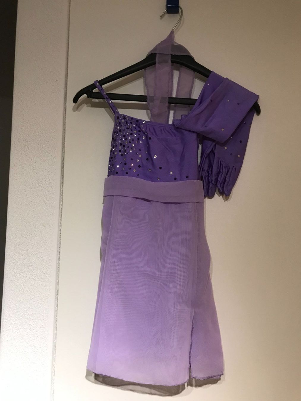 Vestiti & Gonne: Kürkleid Flieder mit Handschuhe. – Usato da Wagenhausen venduto da vintagesecondhand