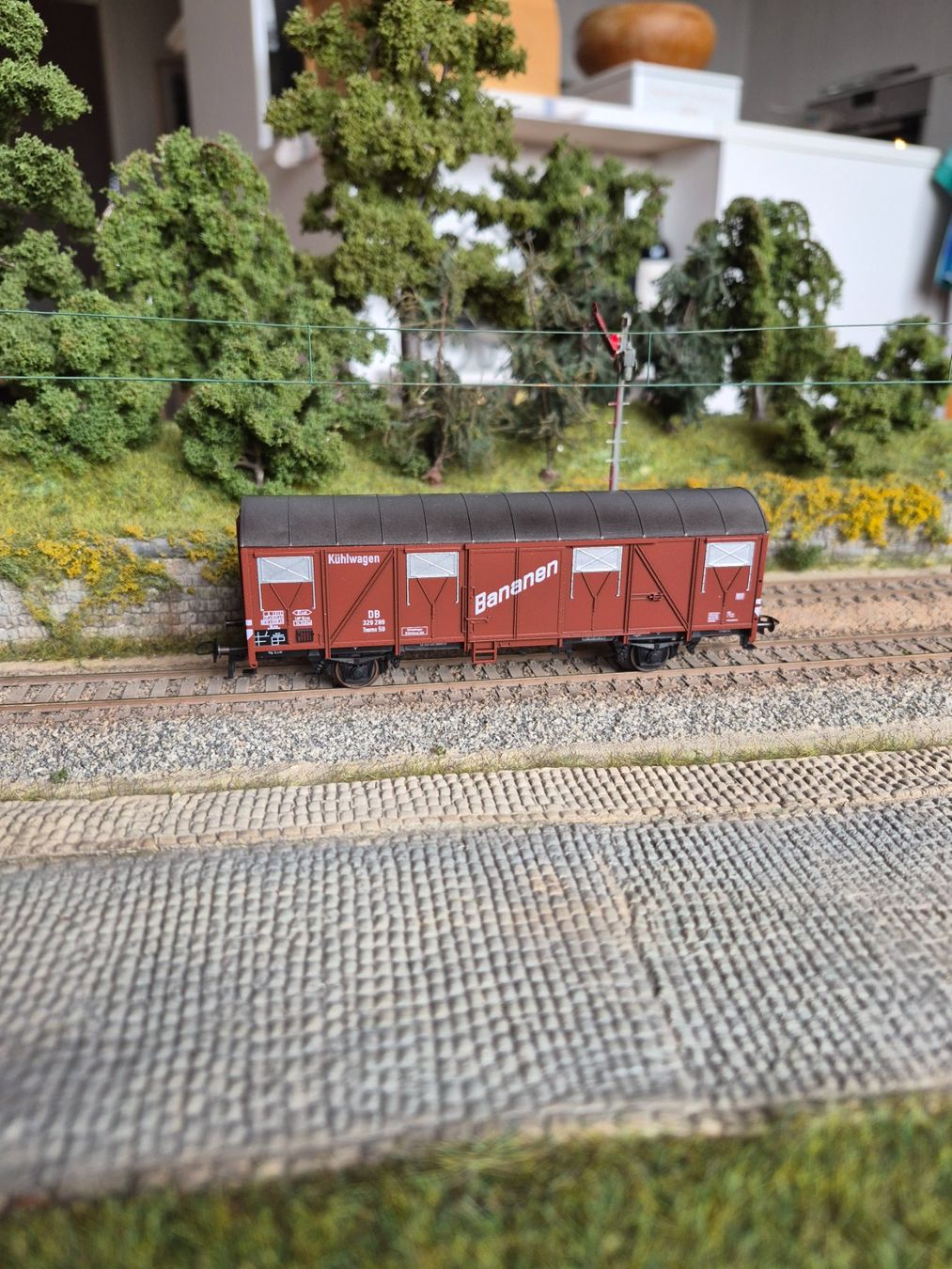 Modellini di ferrovie: Klein Modellbahn 3018, DB Kühlwagen – Nuovo e nell'imballaggio originale da Yverdon-les-Bains venduto da far_cs8v