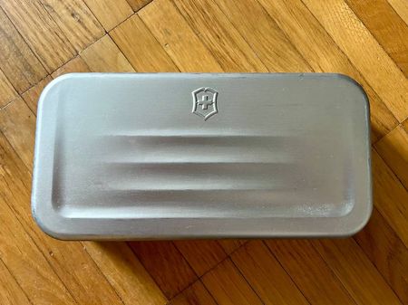 SWISS Business Class Victorinox Amenity Kit - mit Inhalt