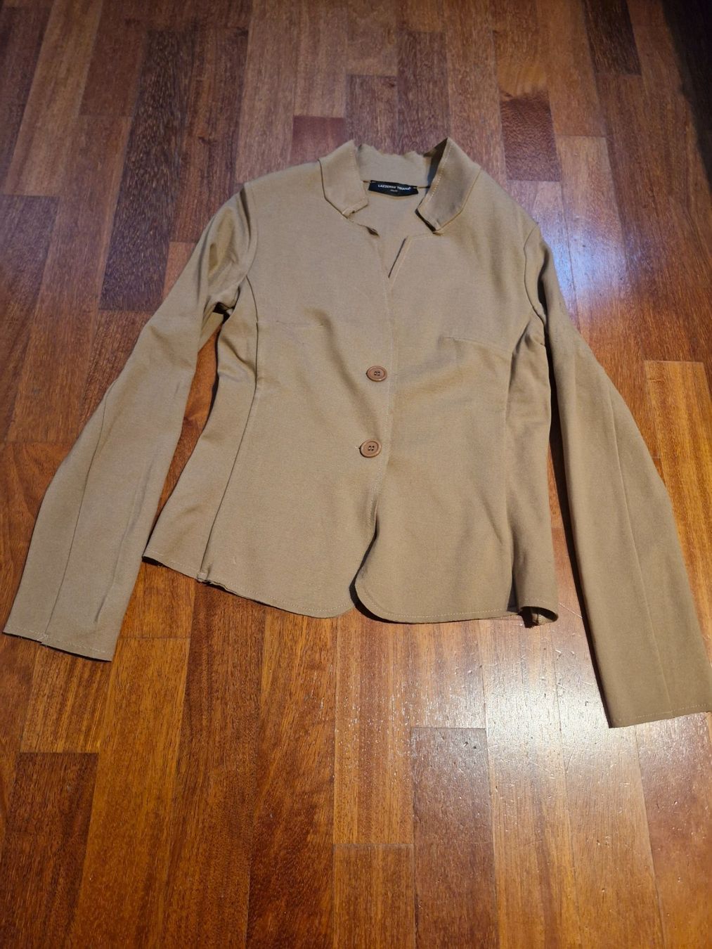 Kleiderpakete: 2 Blazer 1 Top 1 Pullover – Gebraucht aus Neuheim von roue 2