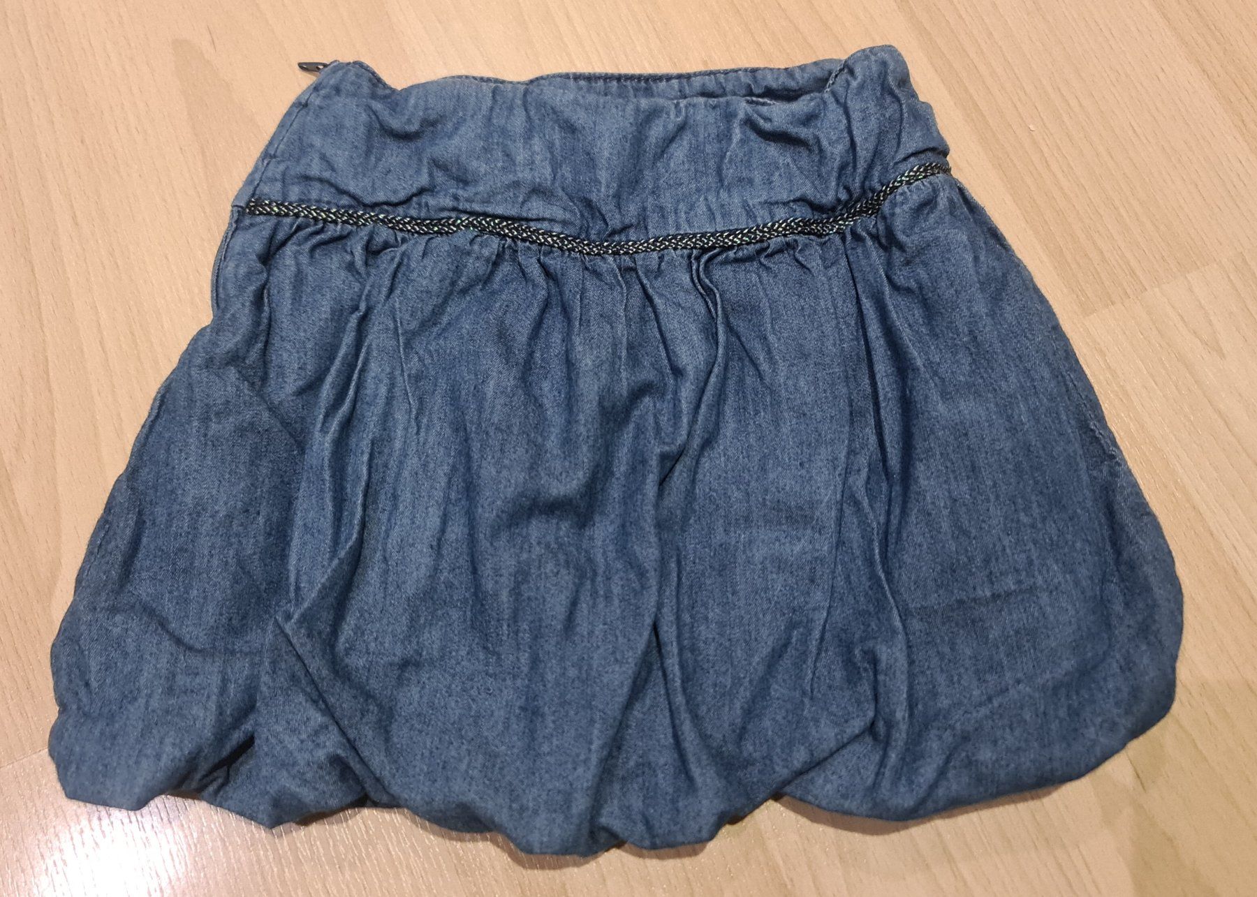 Robes et jupes: Mädchen Jeansjupe – D'occasion à Fehraltorf par Sumin 1