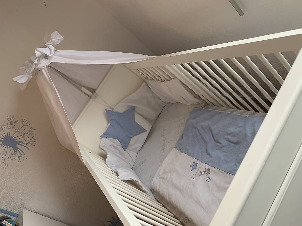 Letti: Babybett weiss mit Himmel + Zubehör – Usato da Bottenwil venduto da TheGrand 2