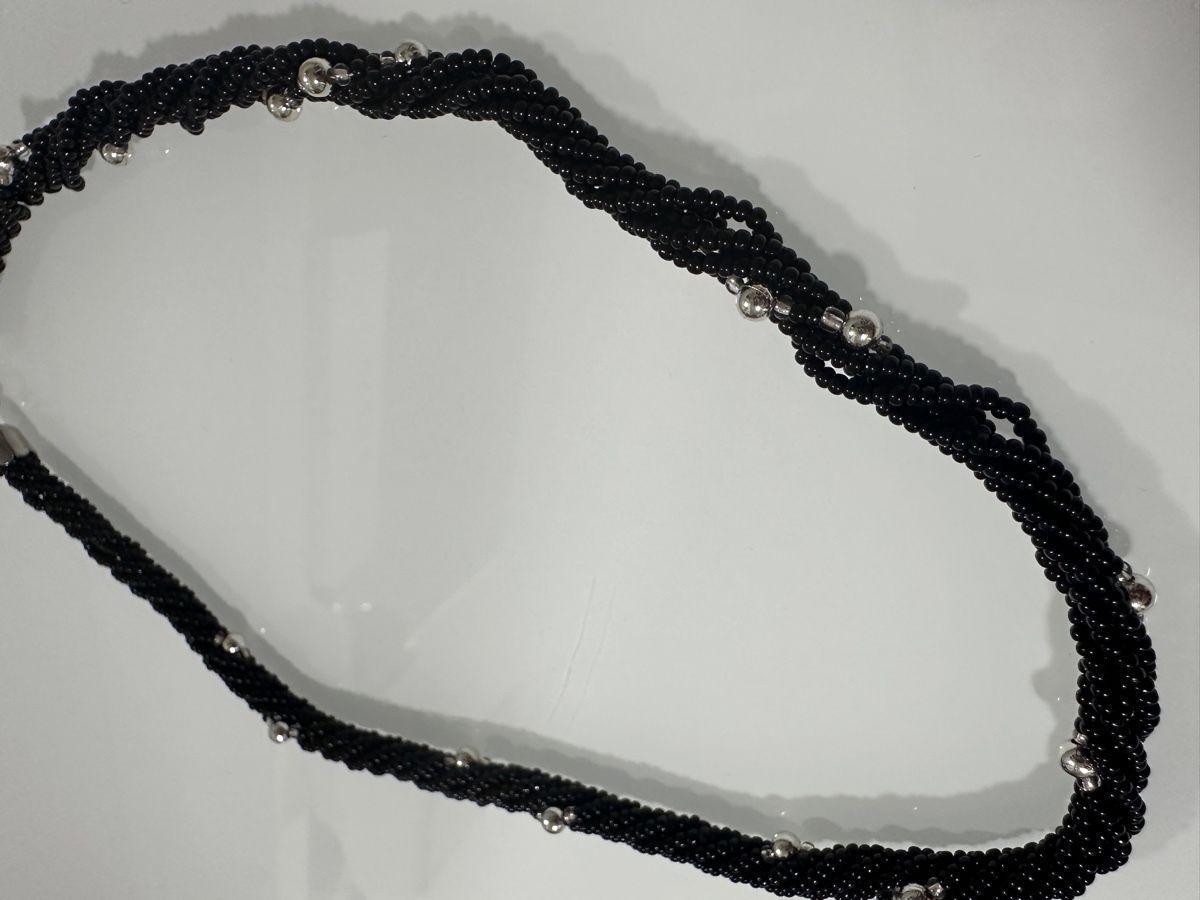 Catenine: Schwarze Halskette mit Silberperlen – Usato da Oberurnen venduto da nes_8xqt 2