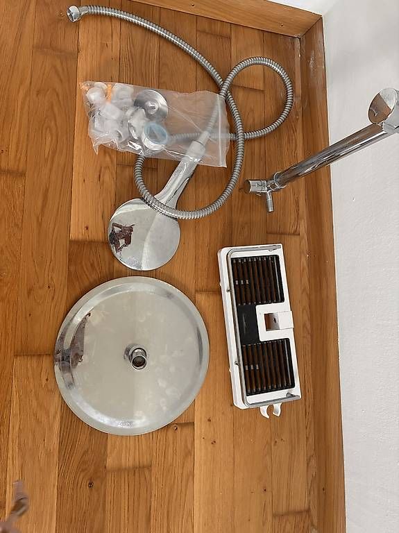 Pommeaux de douche: Duschset komplett -Duschstange mit Regendusche – D'occasion à Allschwil par mar_vg7z 1