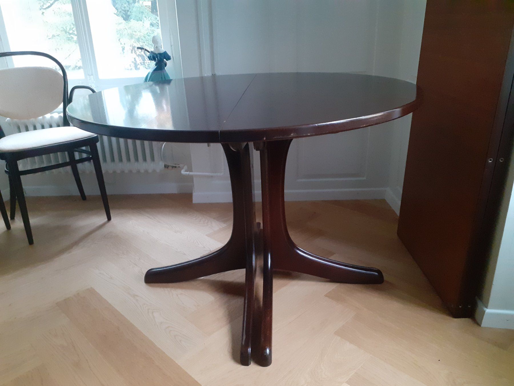 Thonet Tavoli: Thonet: Tisch mit 5 Stühlen – Usato da Zürich venduto da benski34 2