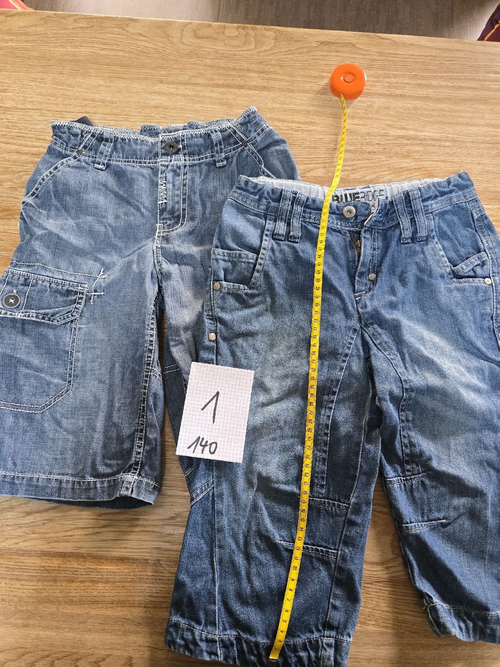 Pantaloni: kurze Hosen, Gr.140, Jeanshose – Usato da Morschach venduto da Monikawi