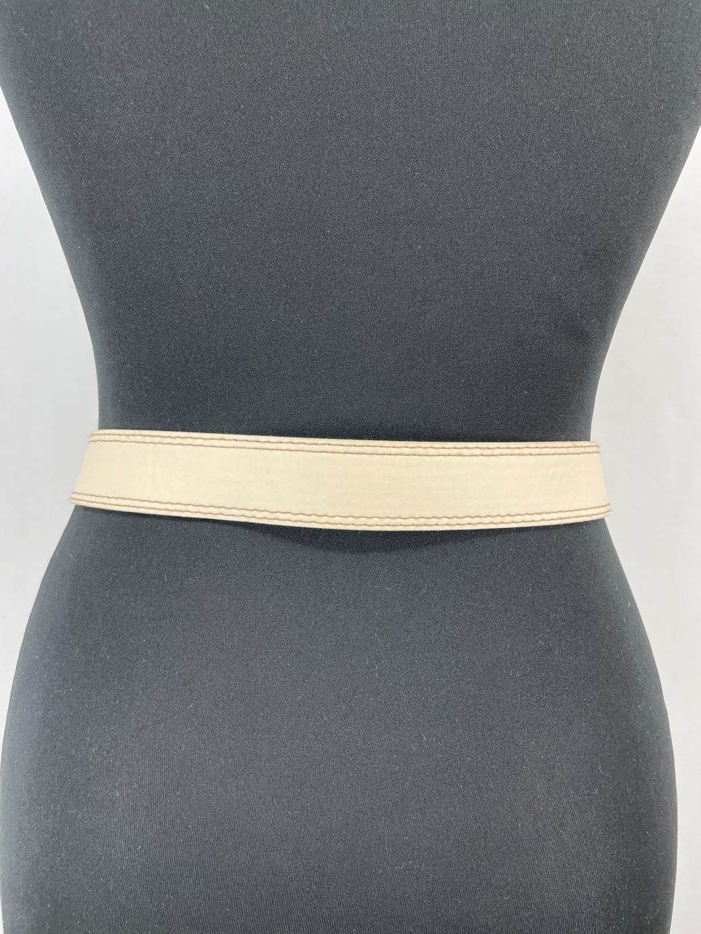 Cinture: Ceinture beige boucle dorée – Usato da Lausanne venduto da PlusValue_Lausanne 4