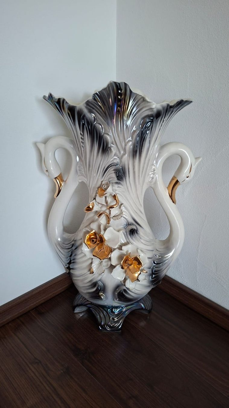 Vasen & Gefässe: Vase mit Schwänen und Rosen – Gebraucht aus Wigoltingen von blautiger