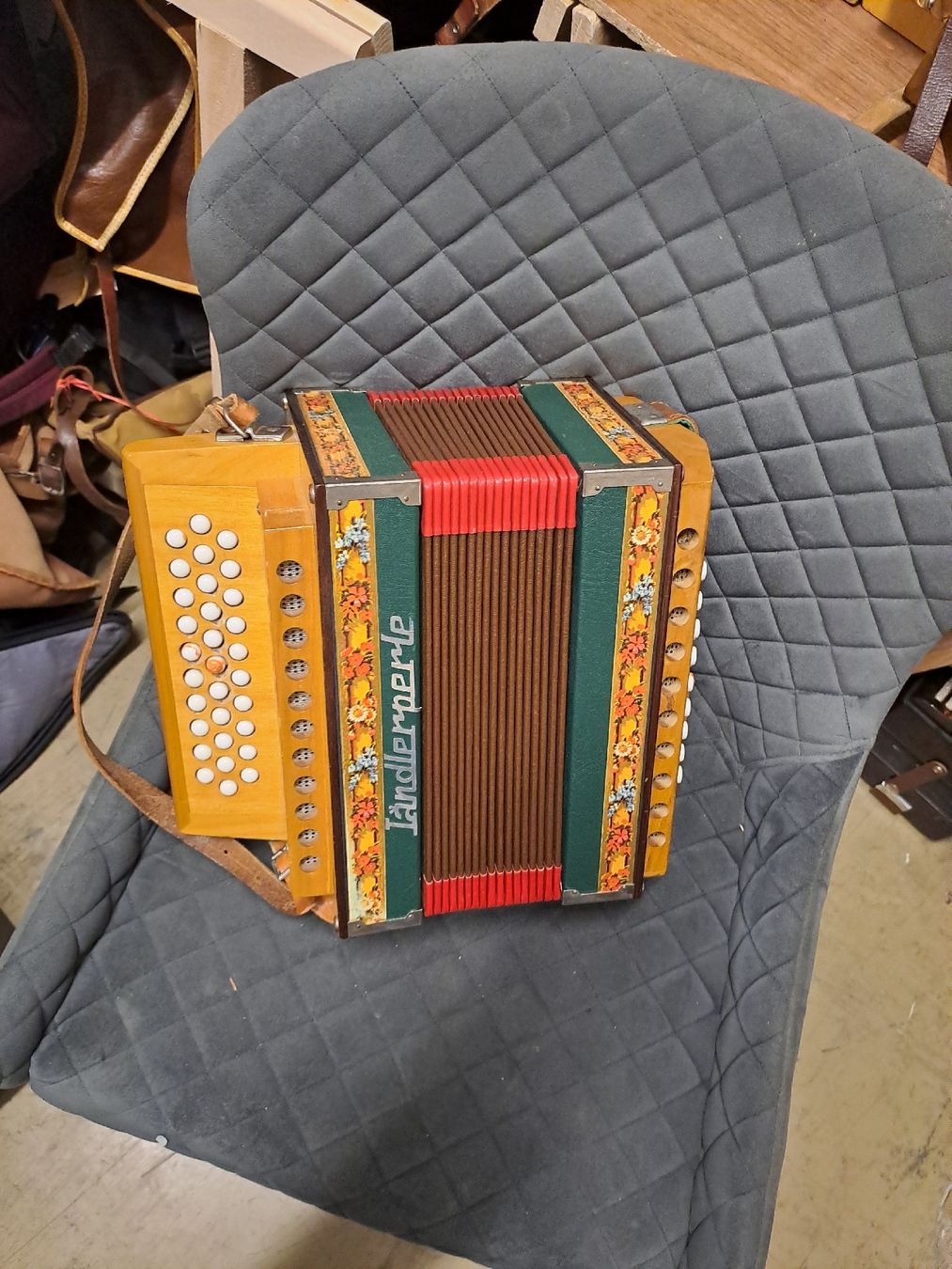 Strumenti musicali: schwyzerorgeli ton B – Usato da Villeneuve venduto da BibiVintage 2