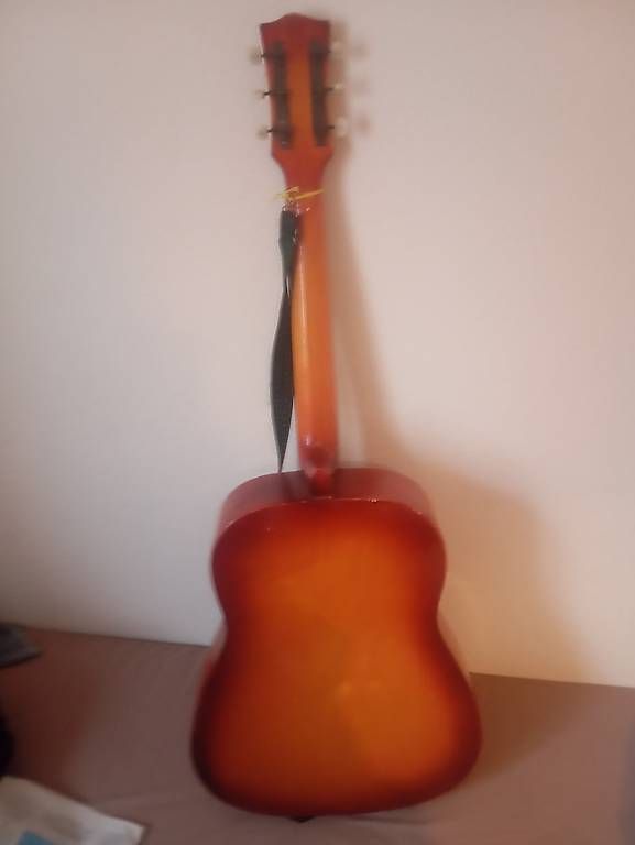 Strumenti musicali: Accoustic guitar – Usato da Basel venduto da Petergunn 4