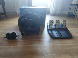 Logitech G923 TRUEFORCE Lenkrad mit Pedale für Xbox und PC.