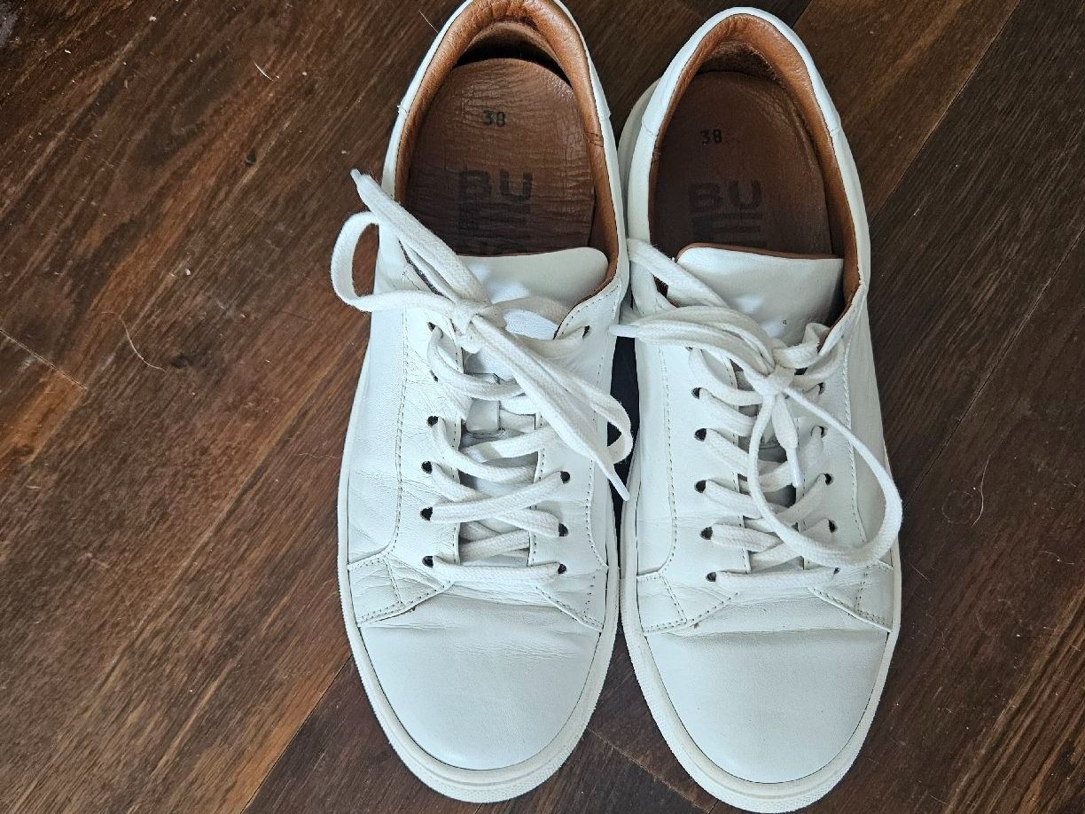 Damenschuhe: White leather sneakers – Gebraucht aus Affoltern am Albis von Katarinushka 1