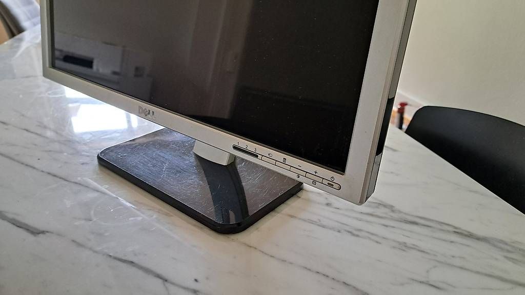 Dell Monitor: Dell 22" Monitor mit Webcam  SP2208WFP – Usato da Basel venduto da Phillip_G 4