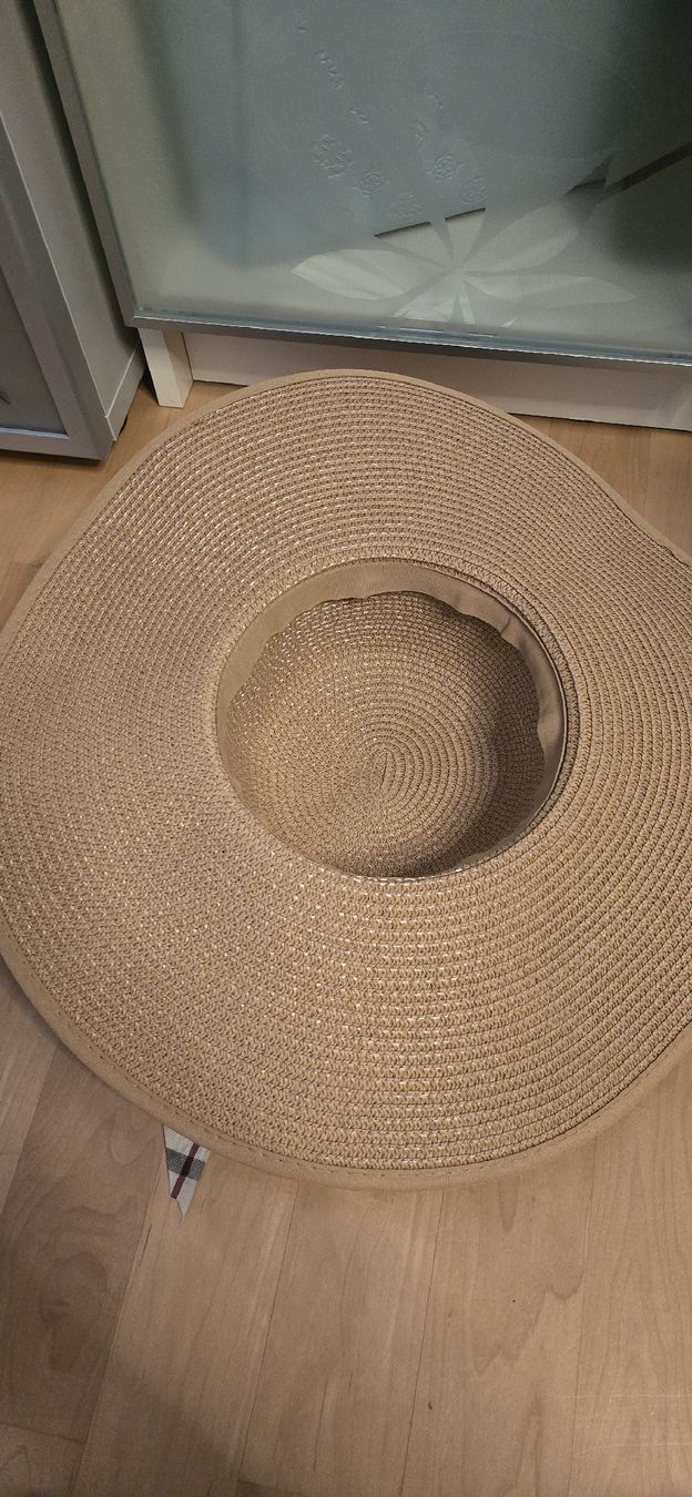 Copricapi, berretti & cappellini: Sonnenhut mit Burrberrystyle Band – Nuovo (secondo la descrizione) da Schöftland venduto da Demndy 2