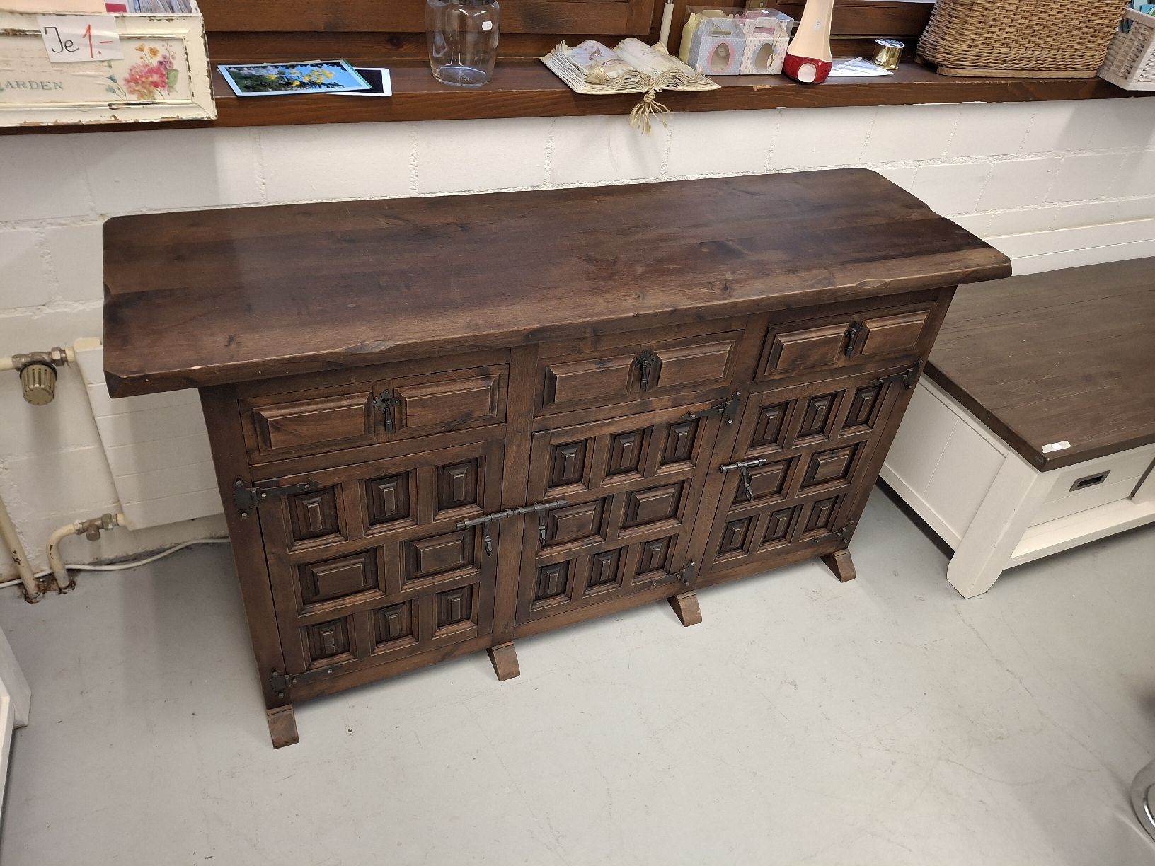 Kommoden: Schöne Spanische Anrichte / Sideboard / Kommode – Gebraucht aus Fislisbach von  1