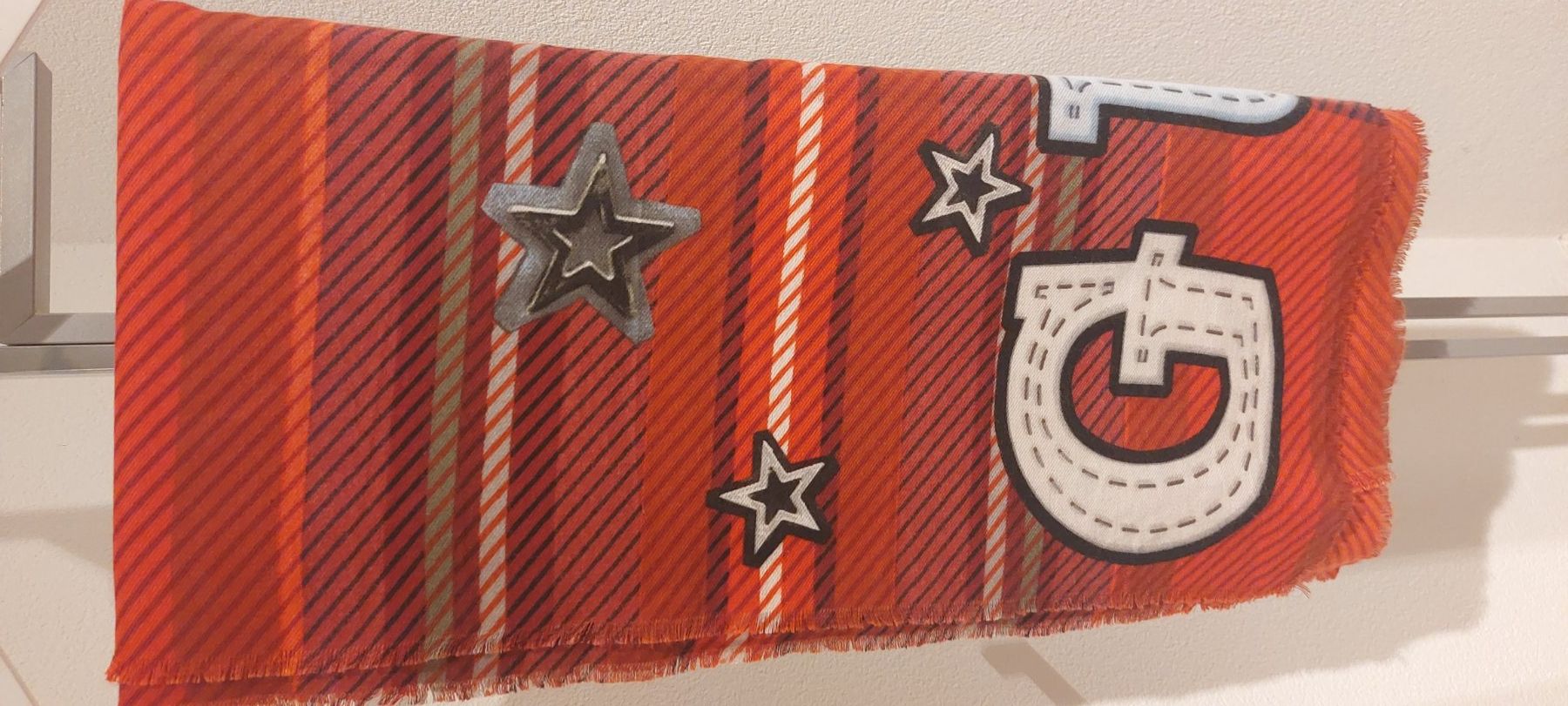 Guess Foulards & écharpes: GUESS Schal – D'occasion à Herbetswil par Lipasto 3