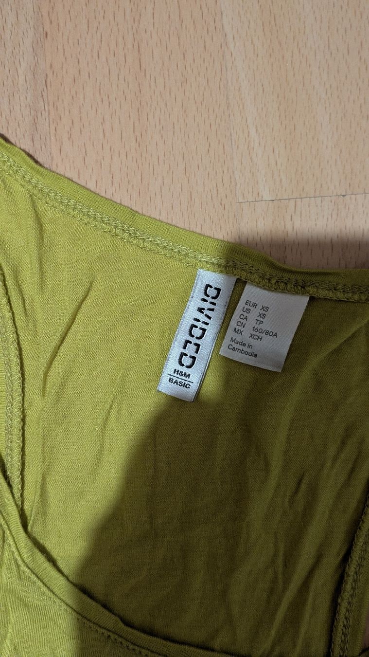 H&M Tops: H&M Tanktop – Gebraucht aus Morgarten von rra_jvw7 2