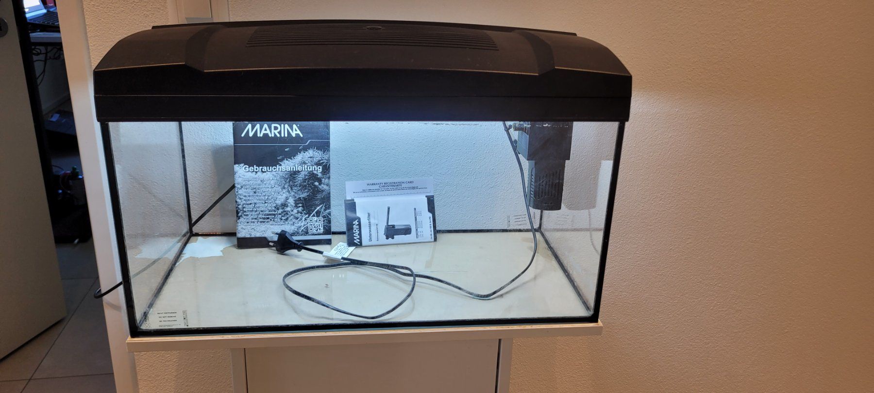 Dennerle Aquarium: Aquarium Marina 54L + Robust & Elegantes Möbel – Gebraucht aus Sevelen von Raggaci 1