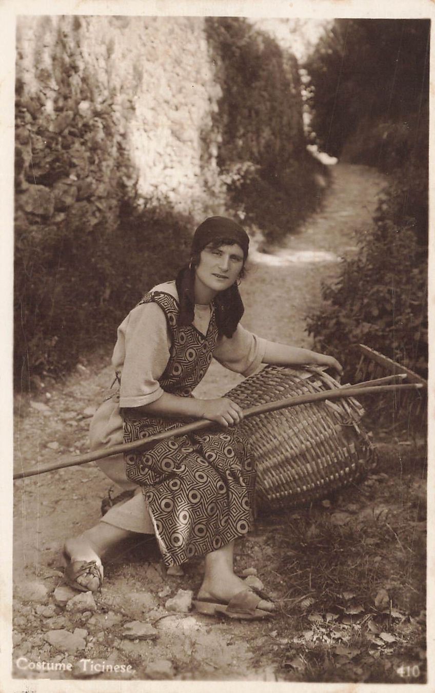 Cartoline postali: Costumi Ticinesi – Usato da Biasca venduto da Blenio71
