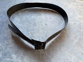 Schwarzer Lack-Guertel, neuwertig, Laenge 95cm