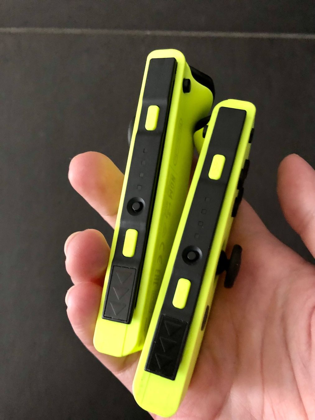 Nintendo Controller: 2 Joy-con neon yellow -  Nintendo Switch – Gebraucht aus Lausanne von  2