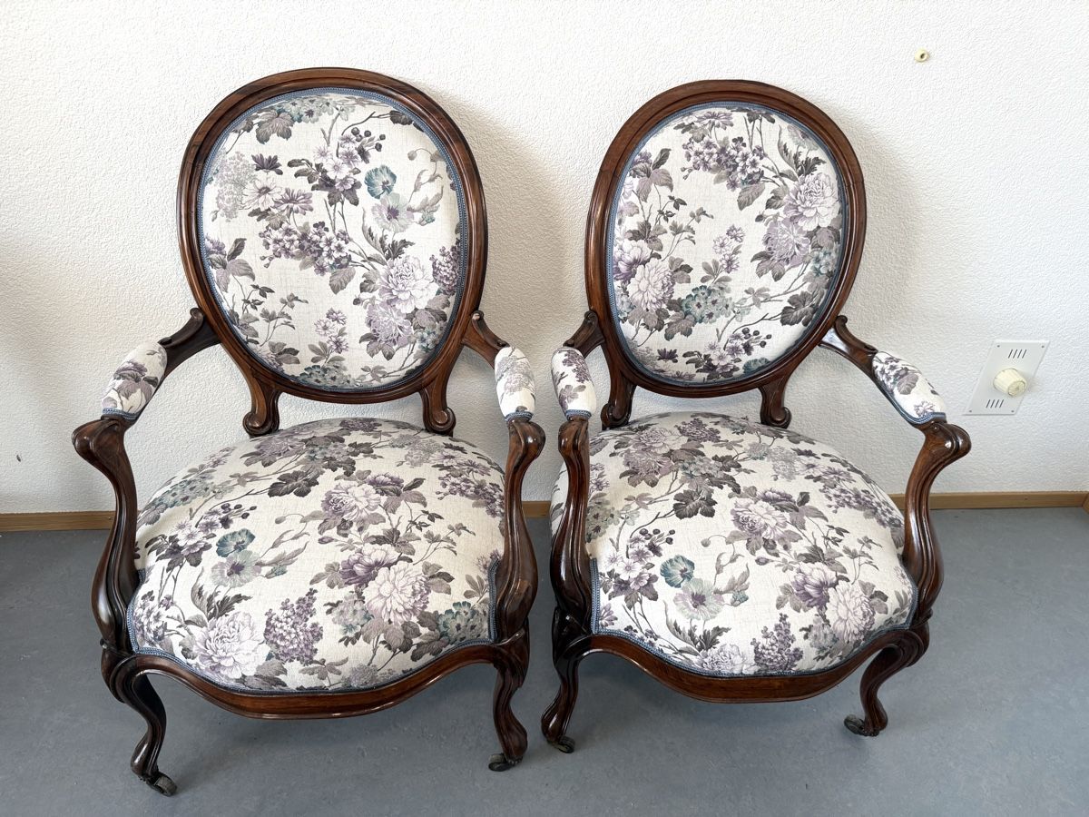Poltrone: 2 antike Sessel mit Blumenmuster ab 1.- – Usato da Nidau venduto da Nintschgu