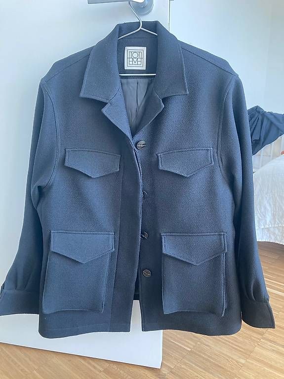 Giacche: Wunderbare Cargo-Jacke von Totême – Usato da Zürich venduto da rundeshaus1 1