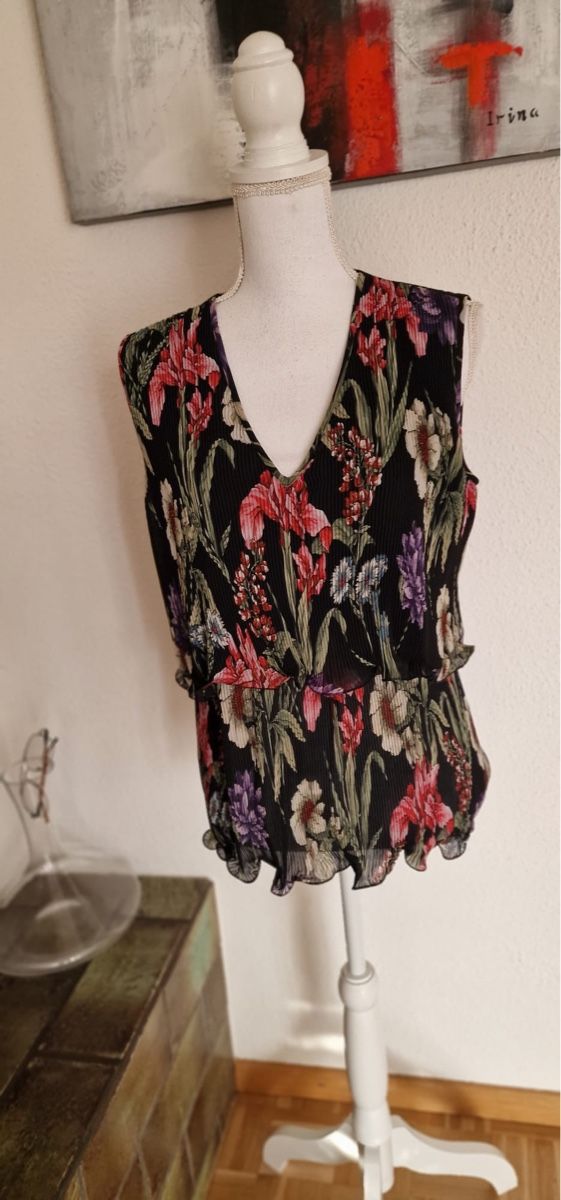 Top: Guess Bluse, Sommerbluse, Blumenmuster, Grösse L, Neu – Nuovo (secondo la descrizione) da St. Gallen venduto da mania03 1