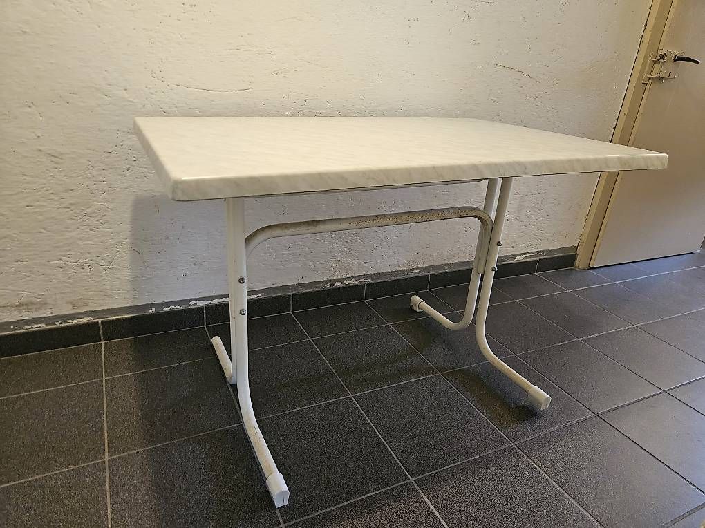 Tische: Weisse Klapptisch – Gebraucht aus Chur von zie_t9q2 1