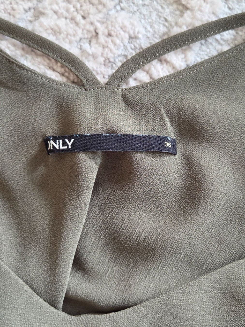 Only Camicette: Bluse Grün Only – Usato da Wängi venduto da Bibo4. 5