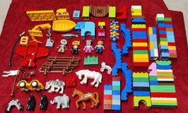 LEGO Duplo knapp 150 Teile mit Figuren und Tieren