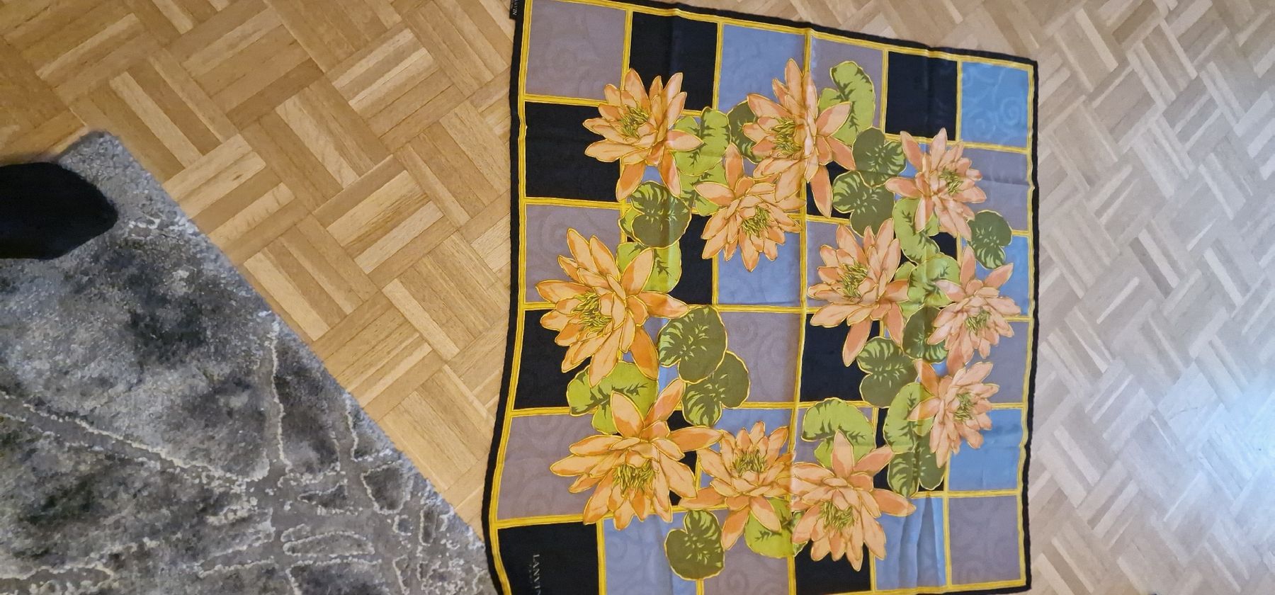 Lanvin Foulard & Sciarpe: Lanvin Paris Seidentuch – Nuovo (secondo la descrizione) da St. Gallen venduto da mania03 3