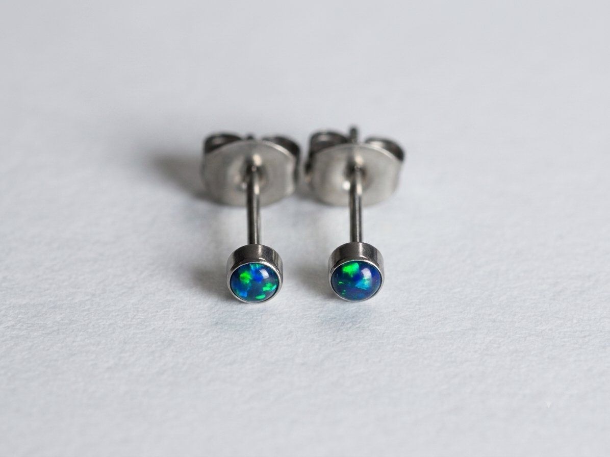 Ohrringe & -stecker: Titanium-Ohrstecker mit Opal / 3 mm – Neu und originalverpackt aus Matten b. Interlaken von kero71 1