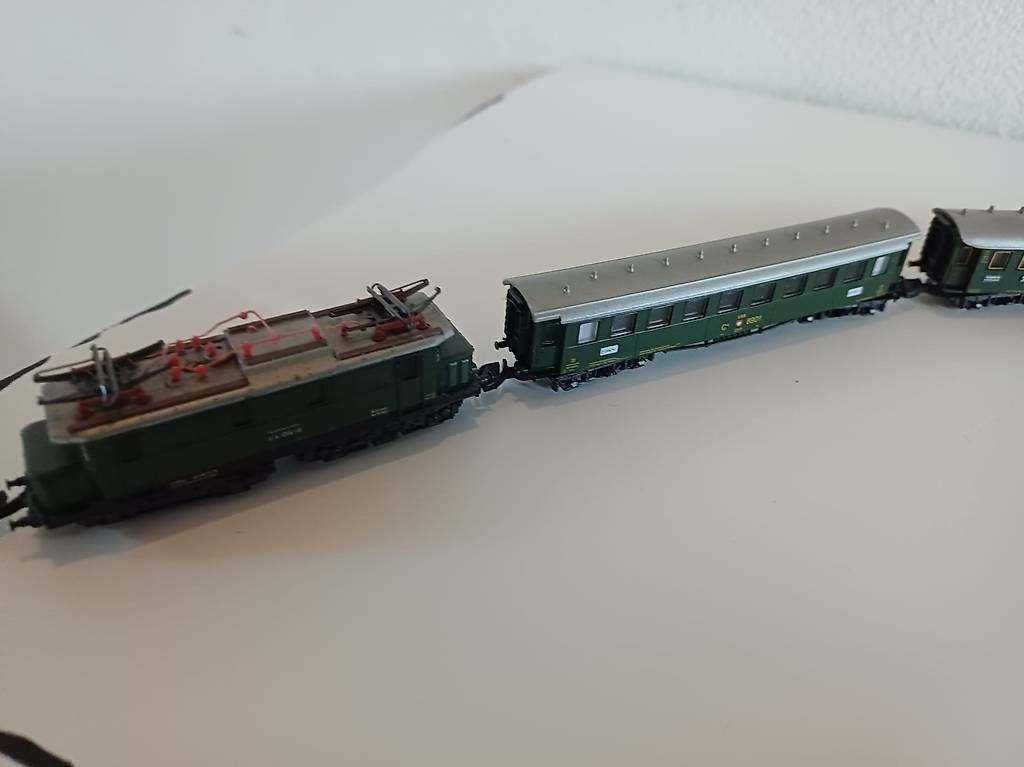 Modellini di ferrovie: Lock mit Wagen im Set Spur Z – Usato da Lützelflüh-Goldb venduto da Samoth71 2