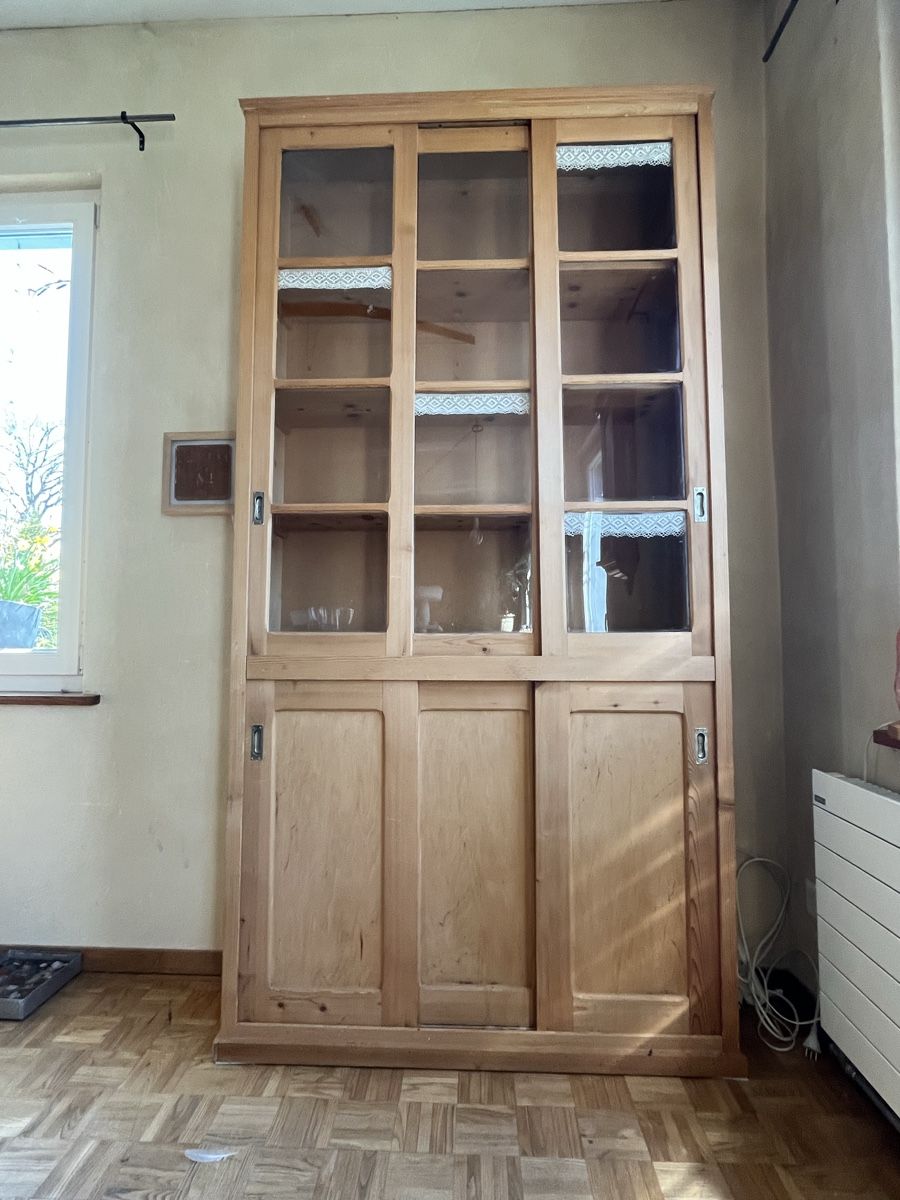Vitrines: Geschirrschrank antik – D'occasion à Flawil par 1pierino