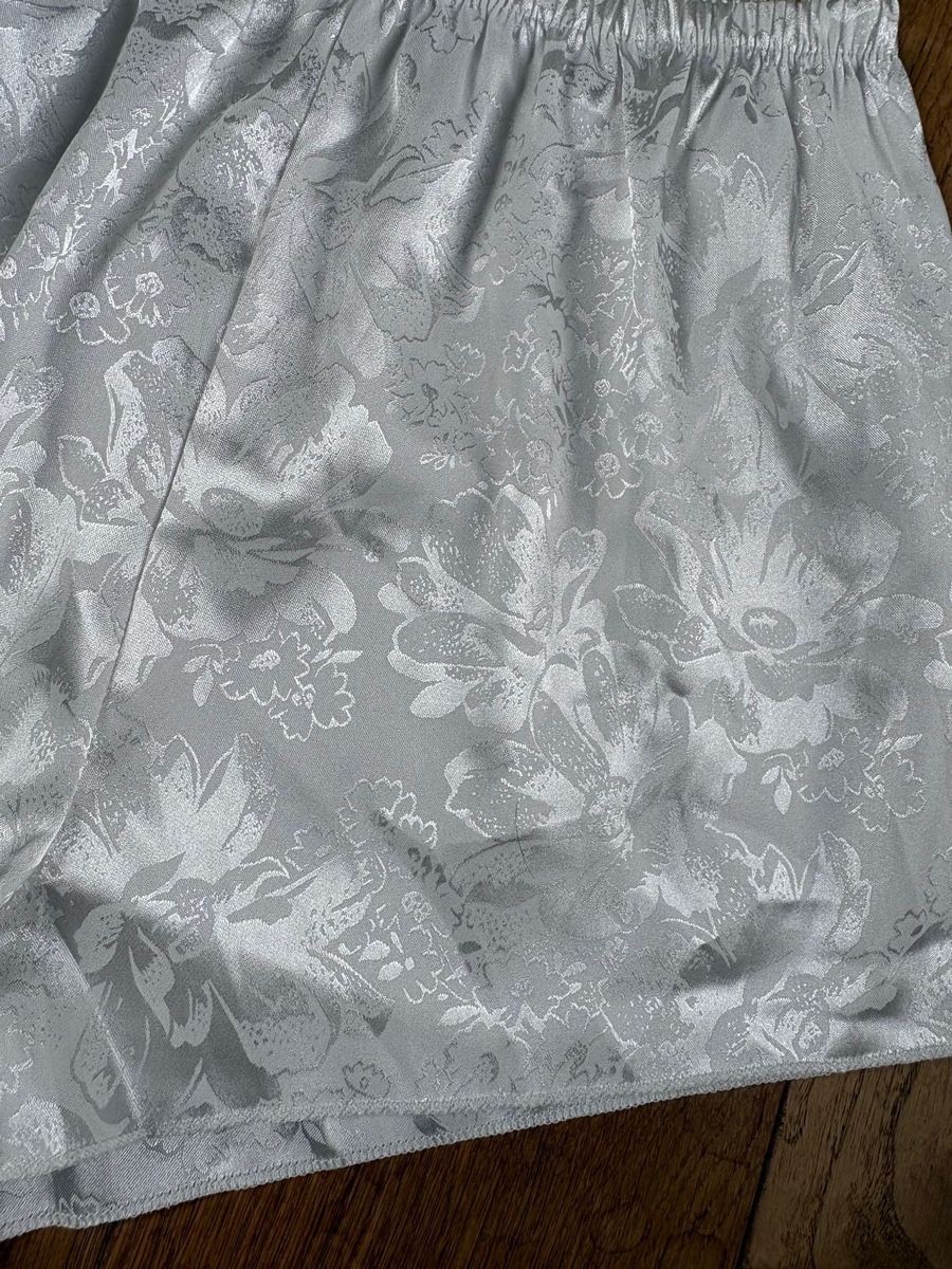Shein Pantaloni: Shorts Weiss mit Blumenmuster Grösse S – Usato da Frauenfeld venduto da jae_vs6j 2