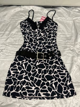 Minikleid Rücken offen schwarz weiss gemustert Gr S NEU